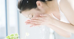 冷水洗脸也能美容  洗脸你真的洗对了吗