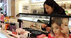 韩国化妆品业下半年是哭还是笑？韩媒：中国游客说了算