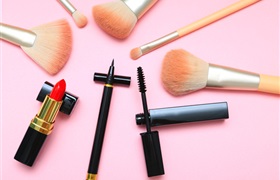 去年 37个化妆品大牌在银泰百货卖到了专柜全国第一